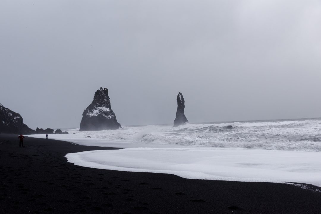 la plage de sable noir Reynisfjara