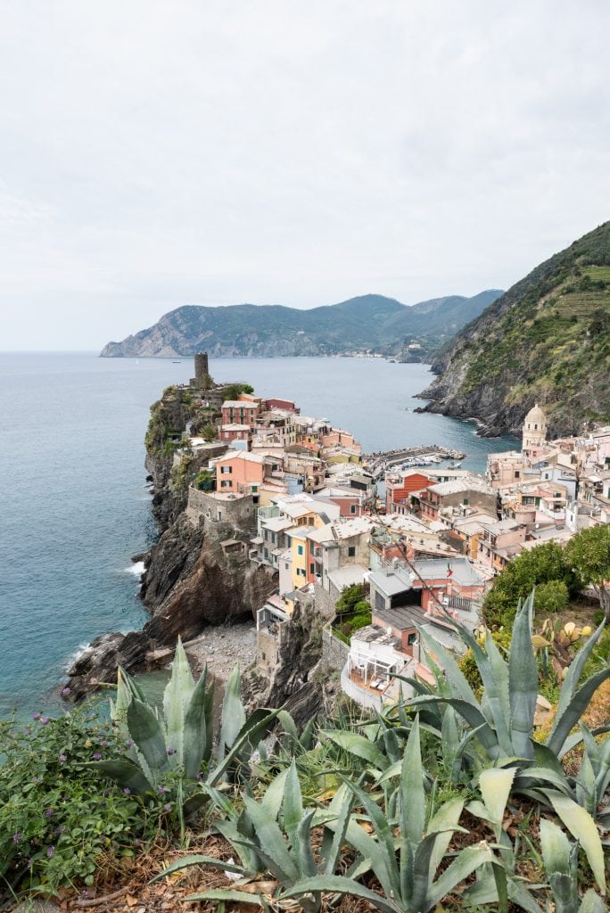 Vue sur Vernazza depuis le chemin de randonnée