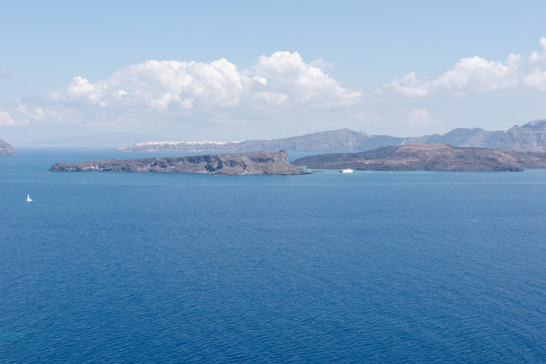 Vue depuis le phare Akrotiri à Santorin