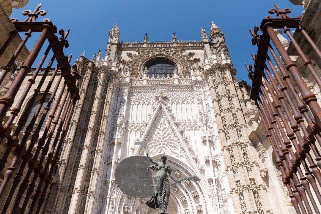 Entrée de la cathédrale à Séville