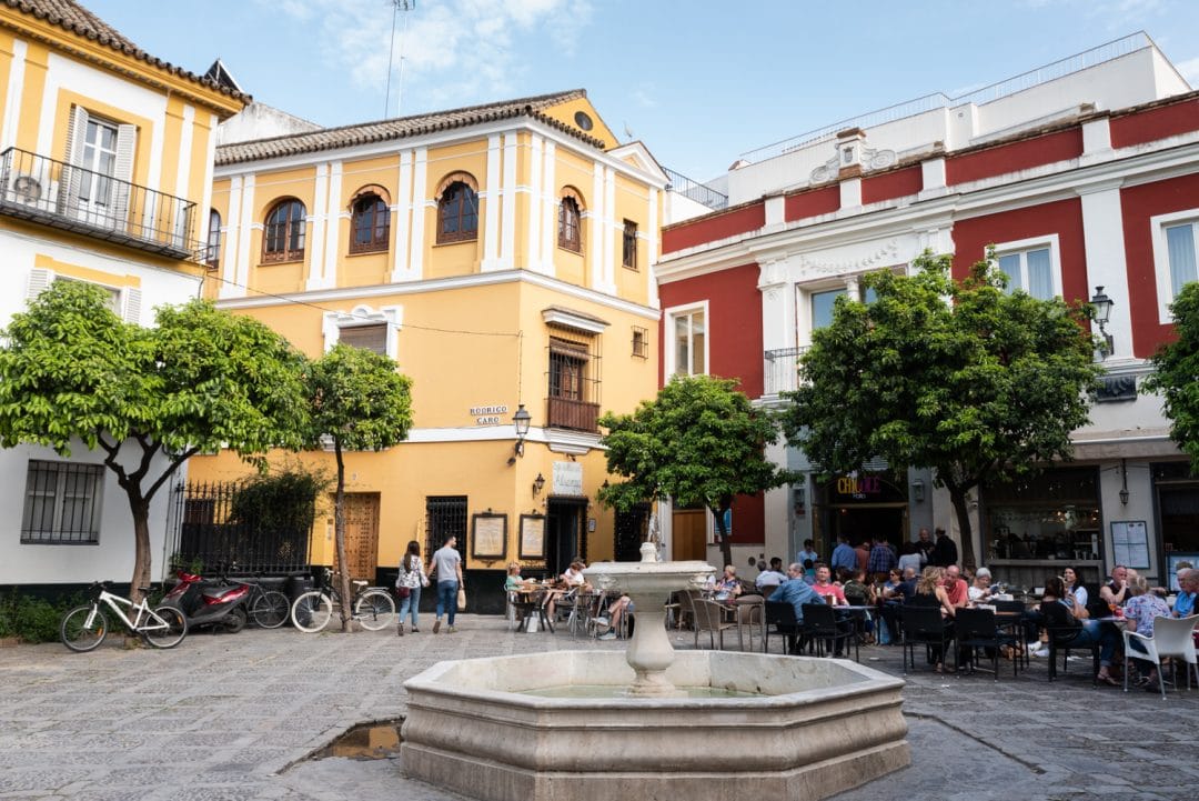 Place au quartier de Santa Cruz