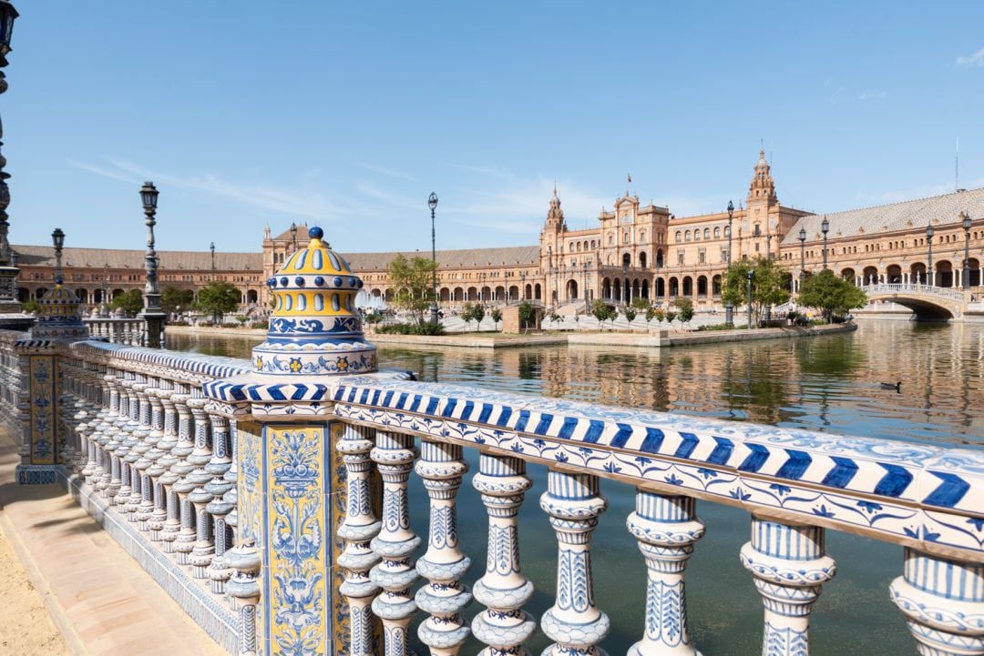 Place d'Espagne sous le soleil à Séville