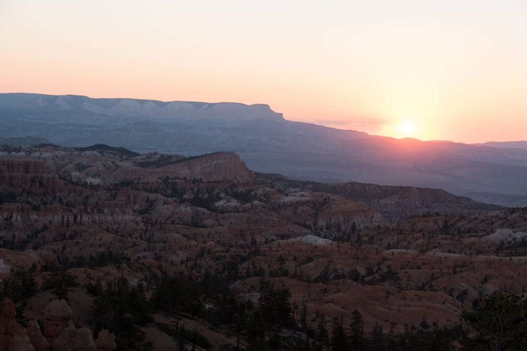 Lever de soleil au Sunrise Point à Bryce Canyon