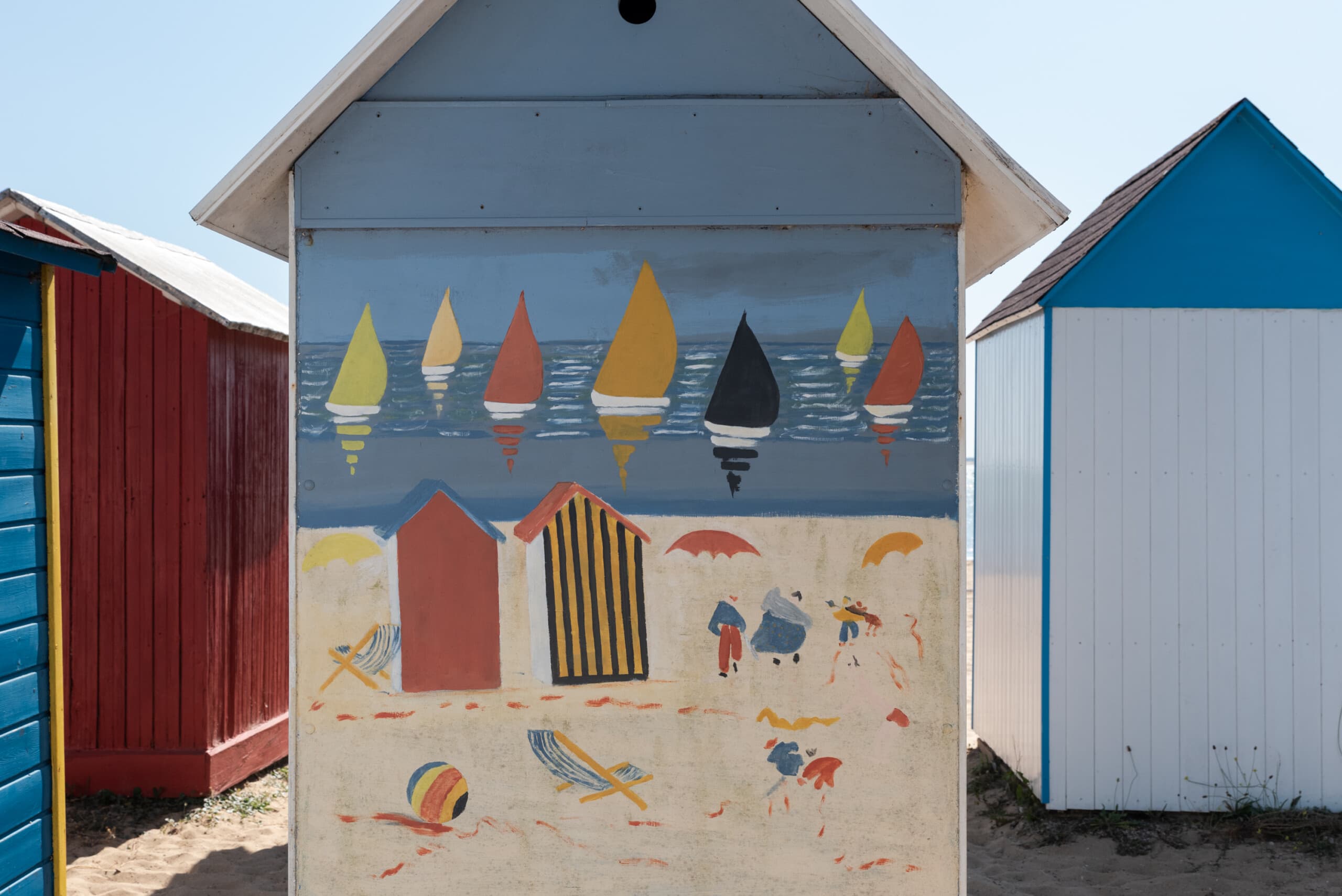 cabine de plage colorée à la plage de la Boirie