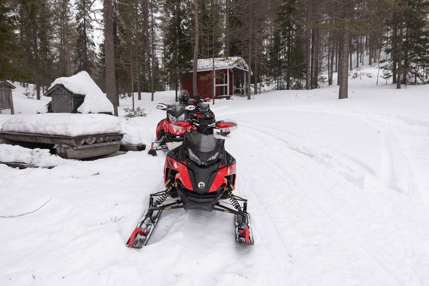 faire de la motoneige en laponie finlandaise