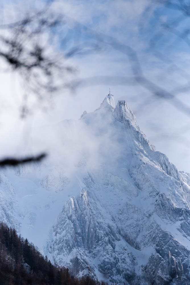 vue sur l'Aiguille du Midi randonnée boucle des tines