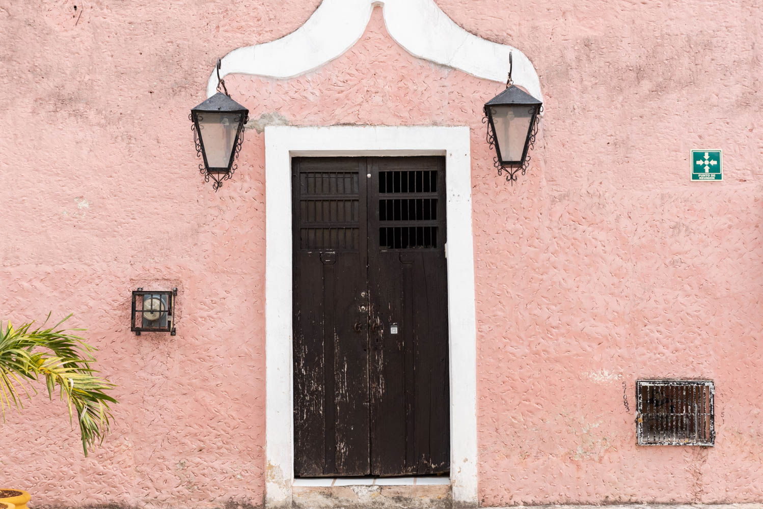 porte dans la rue Calzada de Los Frailes