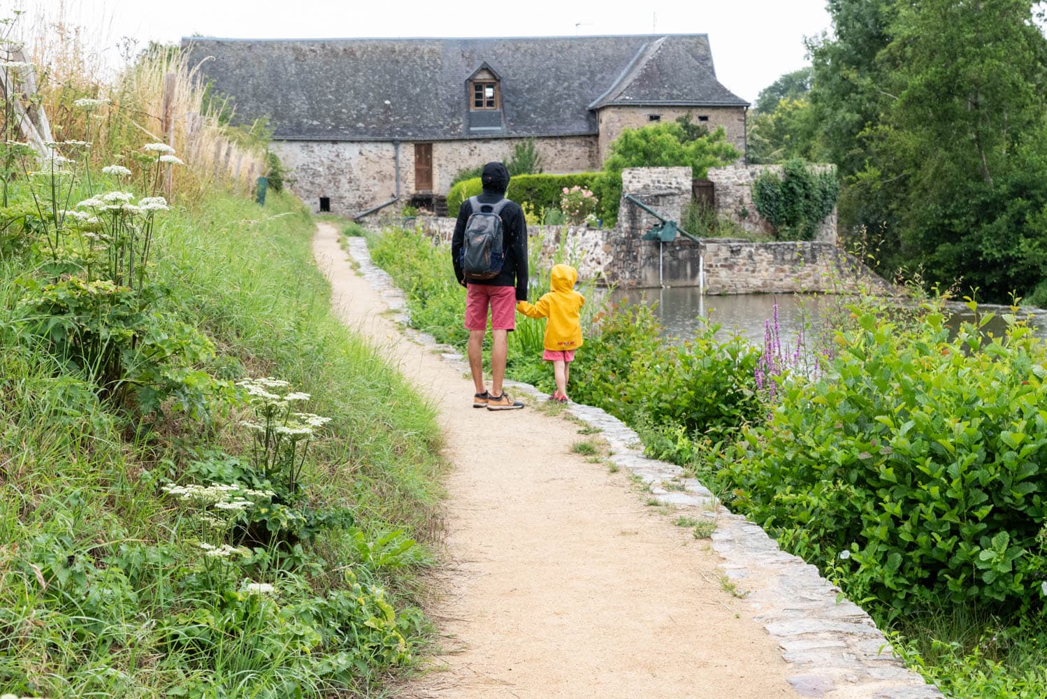 Promenade des Moulins à Sainte-Suzanne, plus beaux village de France