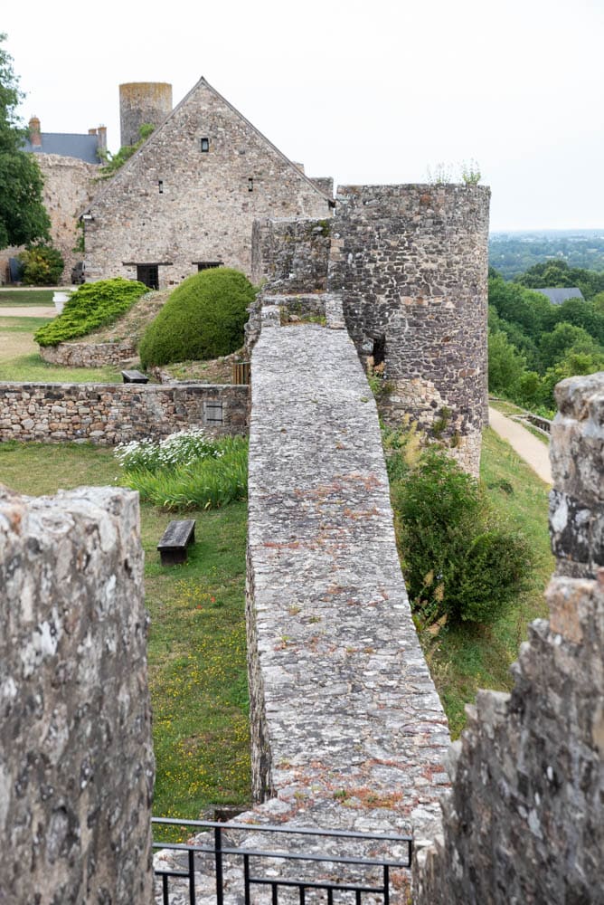 Remparts de la citadelle de Sainte-Suzanne en Mayenne