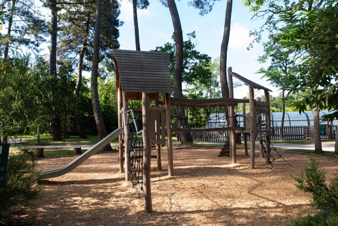 aire de jeux village huttopia rillé